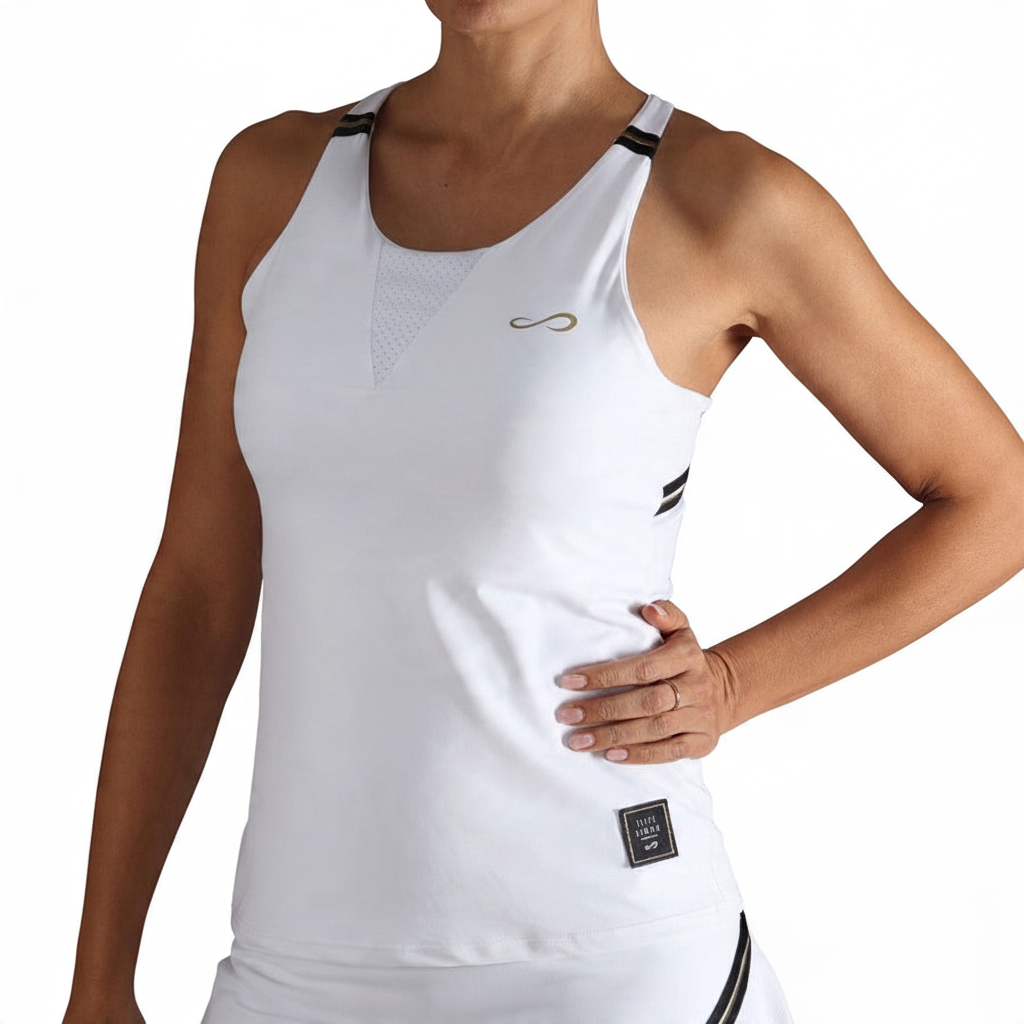 Top deportivo Endless MX blanco de nylon reciclado con detalles dorados, escote microperforado y diseño elegante.