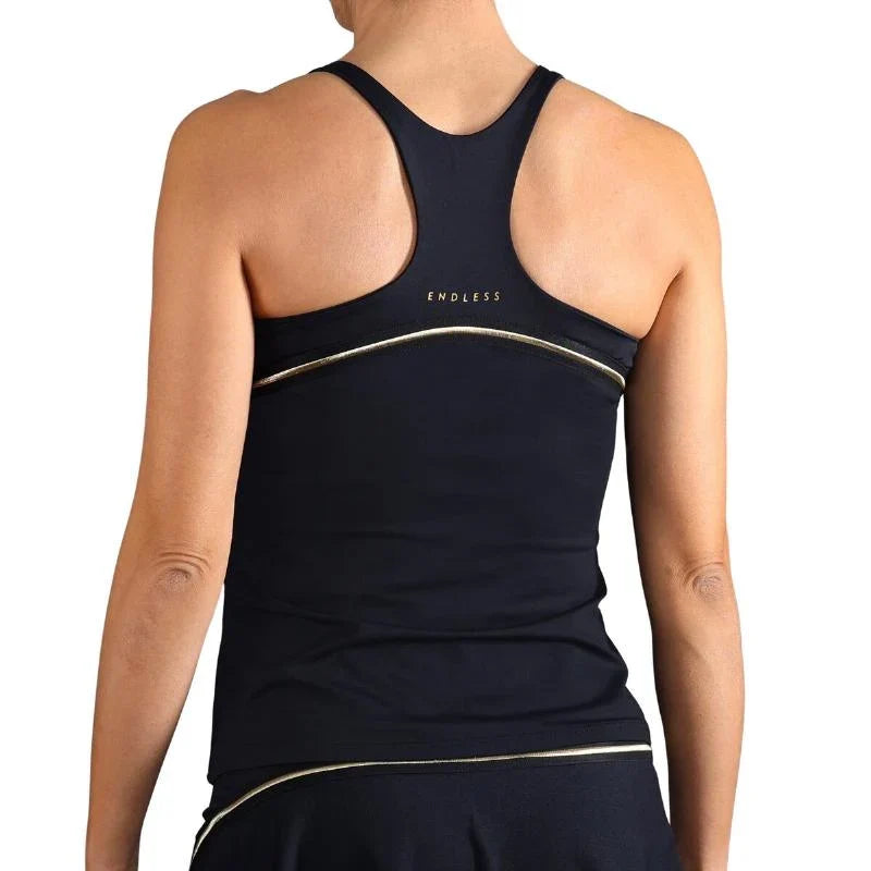 Top deportivo Endless MX negro con espalda nadadora, detalles dorados y tejido técnico transpirable para pádel y tenis.