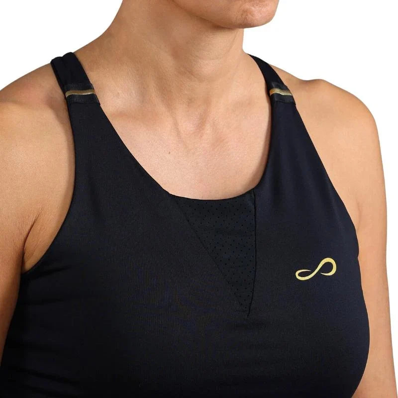 Top deportivo Endless negro con detalles dorados, tejido italiano reciclado y paneles microperforados en el escote.